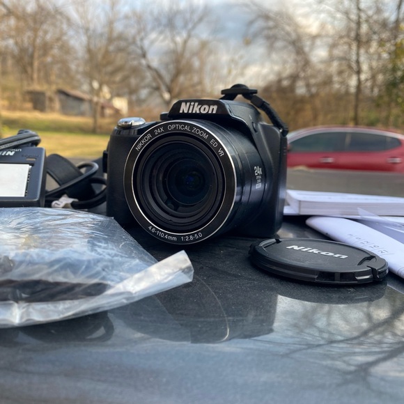 Nikon coolpik P90 digital camera with/ battery , charger and manual. - Picture 3 of 17